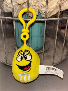 2011 Genuine Mars M&M's World Yellow Guy Backpack / Purse Clip 3”